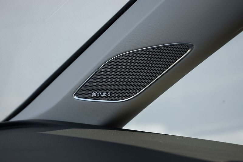 Volkswagen Touran 2.0TDI TAŽNÉ*WEBASTO*DPH*ČR 1M - fotka 40 z 51