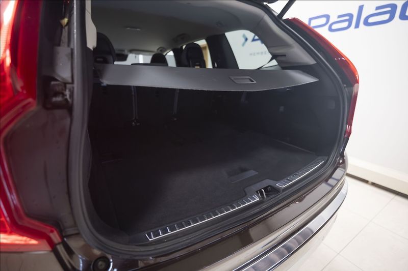 Volvo XC90 2,0 B5 AWD INSCRIPTION 7 MÍST - fotka 43 z 47