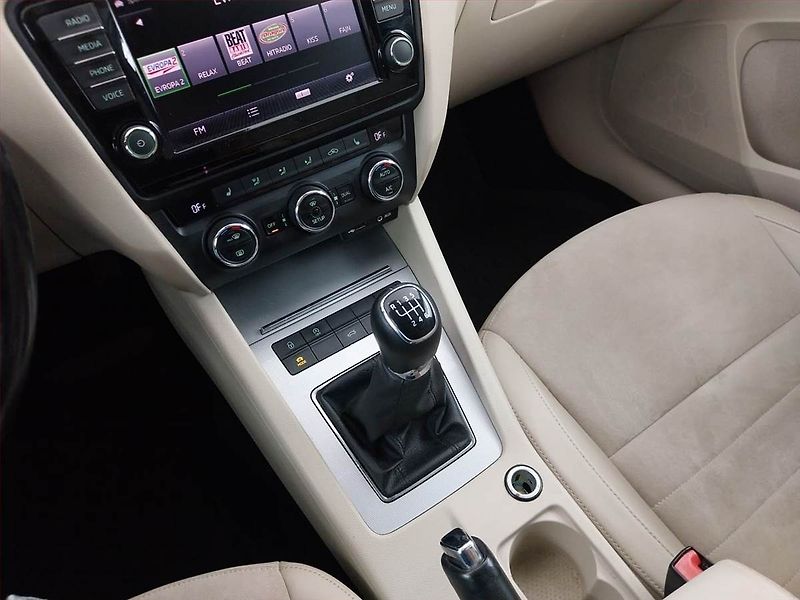 Škoda Octavia (2014) Elegance 2.0 TDI, Serv.kniha - fotka 13 z 24