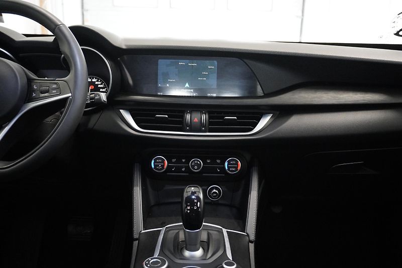Alfa Romeo Stelvio 2.2D 132kW, 121 000KM - fotka 22 z 29