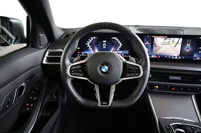 BMW Řada 3 330i xDrive Touring - fotka 21 z 25