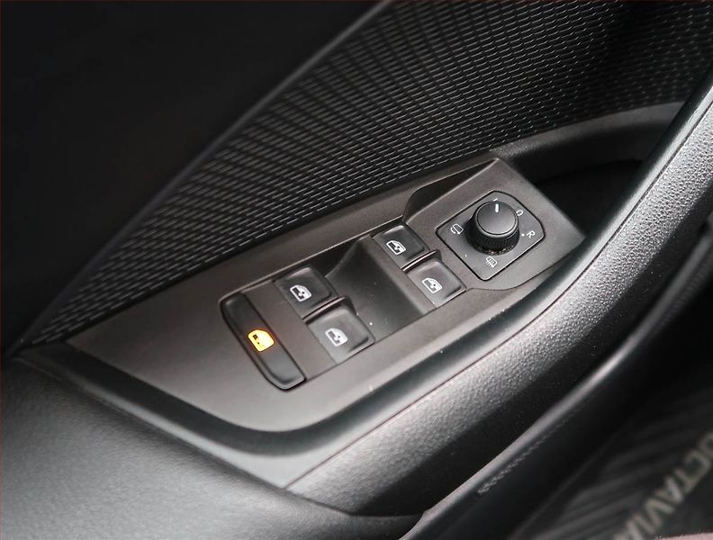 Škoda Octavia (2022) Style 1.5 TSI, ČR,1.maj - fotka 17 z 18