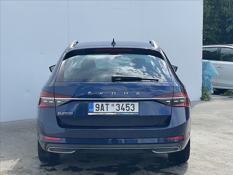 Škoda Superb 2,0 TDI DSG Combi L&K TAŽNÉ - fotka 23 z 23
