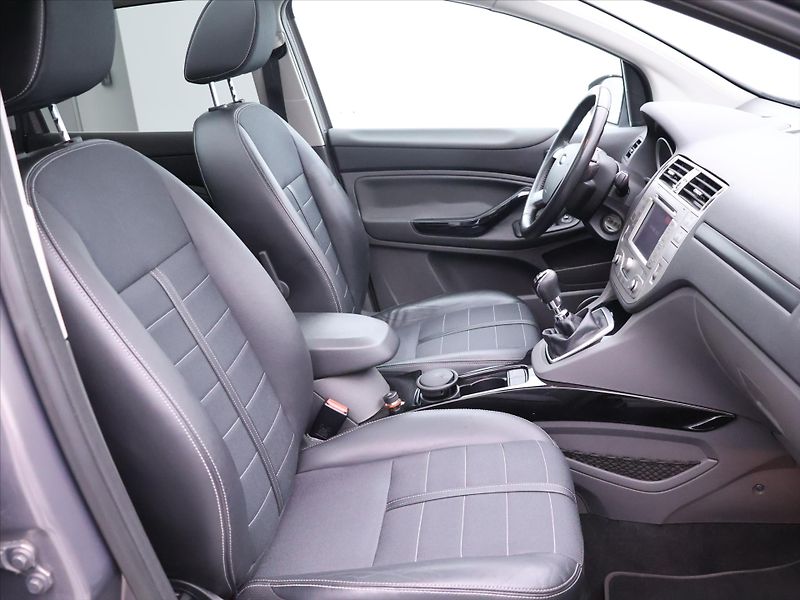 Ford Kuga 2,0 TDCI 103kW AWD Titanium - fotka 14 z 36