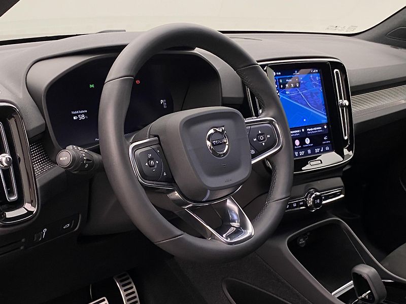 Volvo XC40 PURE ELECTRIC RECHARGE PLUS - fotka 18 z 51