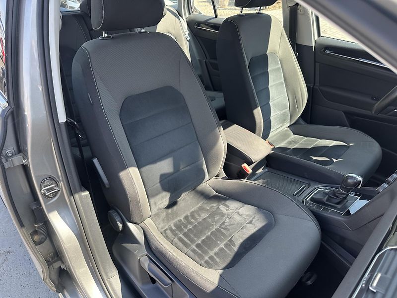 Volkswagen Golf Sportsvan (2015) 1.4 TSI 92 KW - fotka 17 z 37