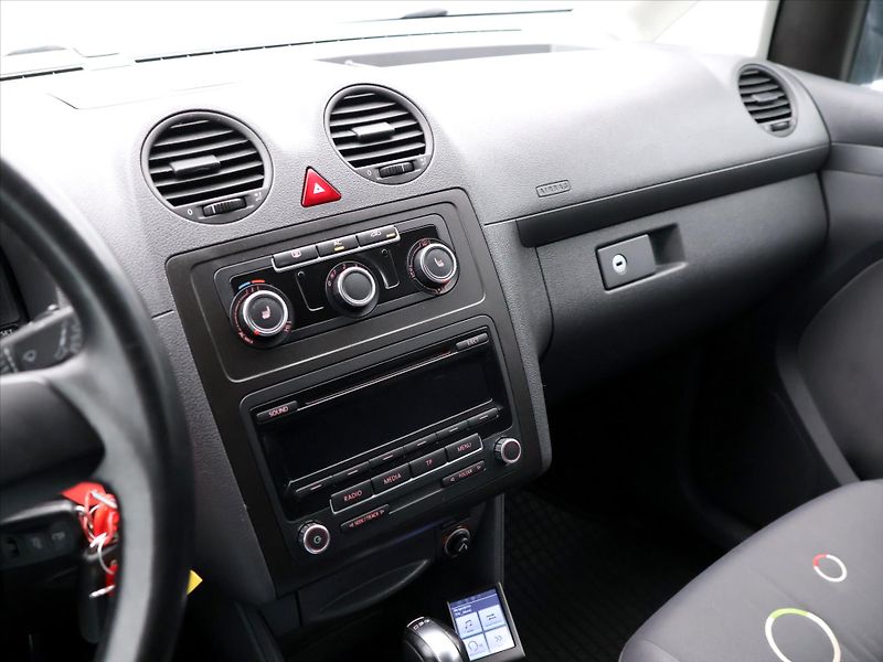 Volkswagen Caddy 1,6 TDI 75kW DSG Tažné Serv.Kn - fotka 21 z 34