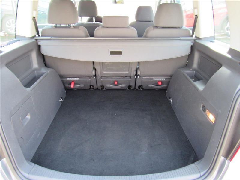 Volkswagen Touran 1,9 TDI 77kW DSG - fotka 23 z 26