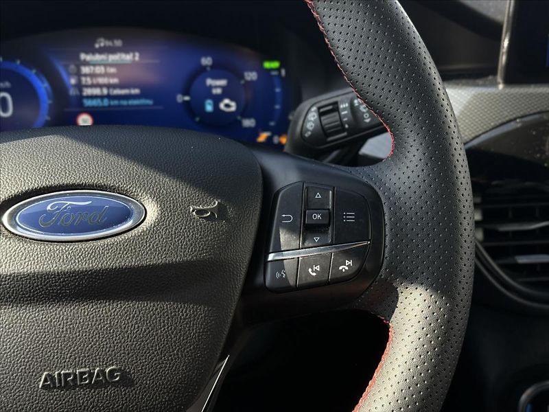Ford Kuga 2,5 HEV 140kW ST-Line - fotka 20 z 25