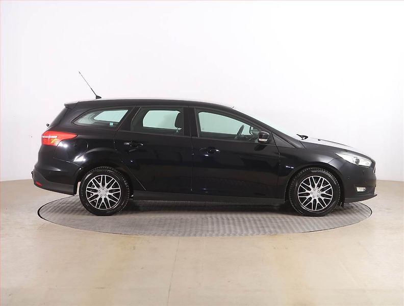 Ford Focus (2015) 1.5 TDCi, Serv.kniha, Navi - fotka 6 z 17