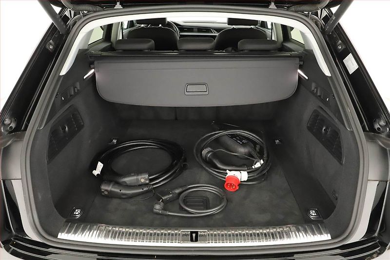 Audi e-tron (2021) S-Line 50 quattro - fotka 30 z 30