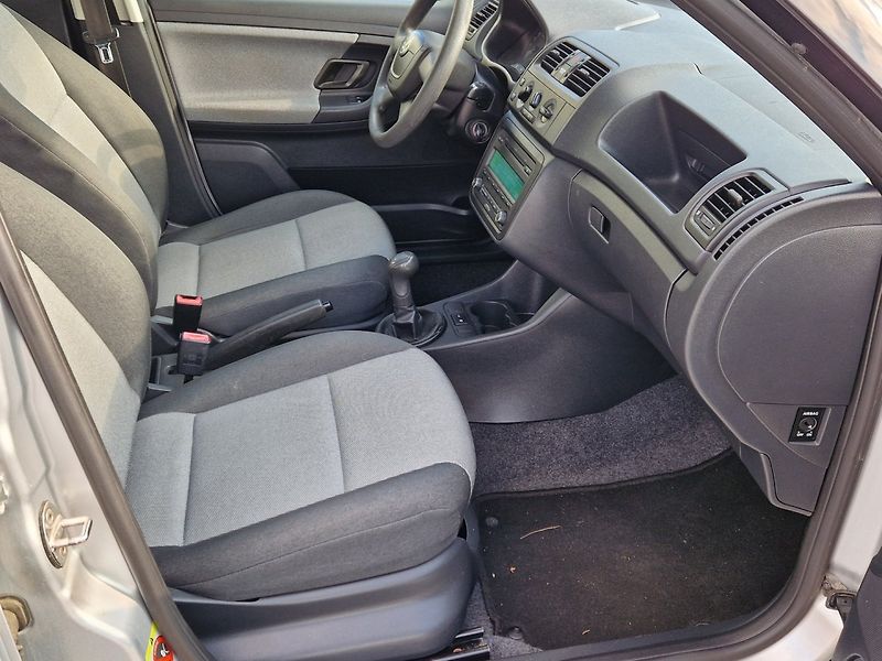 Škoda Fabia (2010) 1,6 TDI 55 Kw Klima - fotka 16 z 28