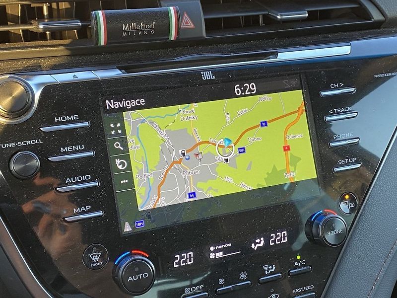 Toyota Camry 2.5HSD, ČR, Executive VIP, JBL - fotka 13 z 19