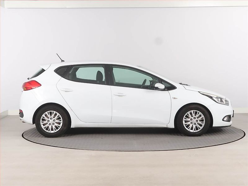 Kia Ceed (2013) 1.4 CRDi, nová STK, udržované - fotka 6 z 15