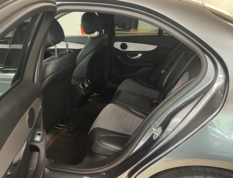 Mercedes-Benz Třídy C C 220d, 4 MATIC, AMG PAKET, ČR - fotka 11 z 27