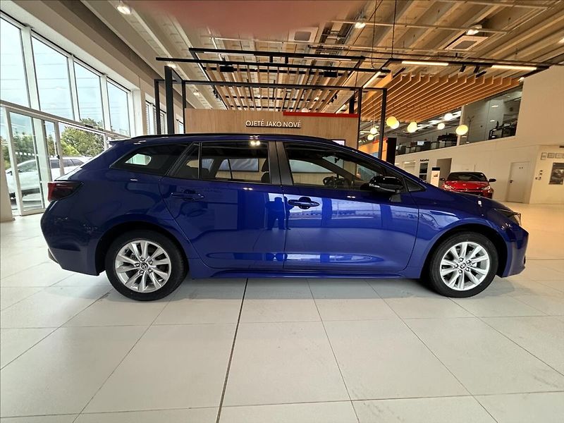 Toyota Corolla 1,8   TS Comfort Tech HEV - fotka 6 z 7