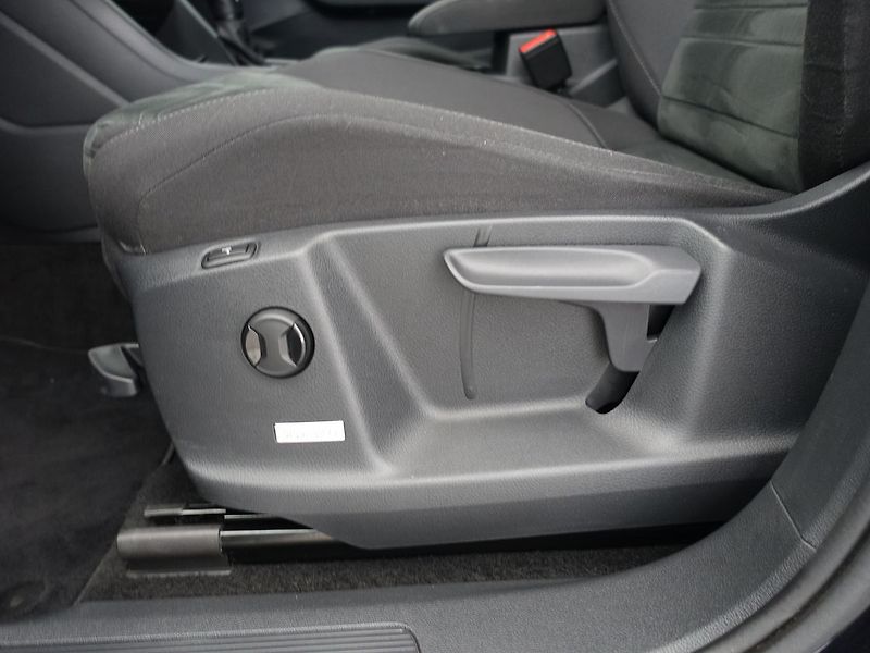 Volkswagen Touran 2.0 TDi, DSG, LED SVĚTLA - fotka 21 z 36