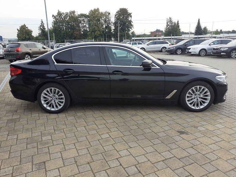 BMW Řada 5 (2019) 530d x Drive Luxury Line - fotka 3 z 48