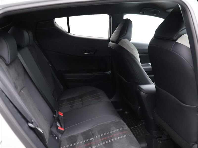 Toyota C-HR 2,0 Hybrid 112kW GR Sport CZ - fotka 13 z 28