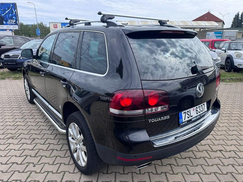 Volkswagen Touareg (2010) 4X4 3,0 TDI V6 176 KW - fotka 3 z 47