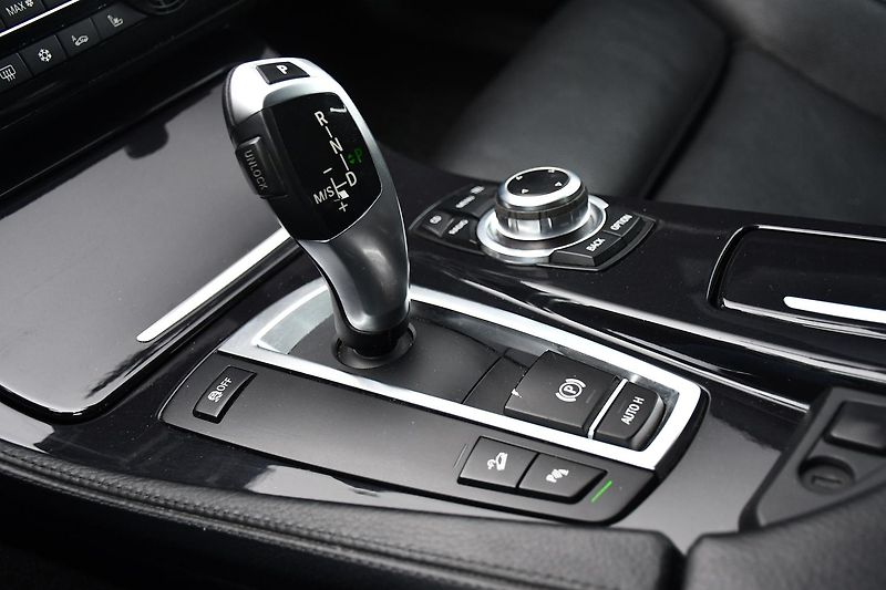 BMW Řada 5 530d xDrive ČR 2xKOLA - fotka 31 z 47