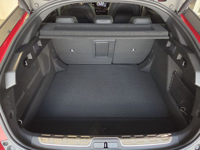 Peugeot 408 (2026) GT Hybrid 145 e-DCS6 - fotka 10 z 16