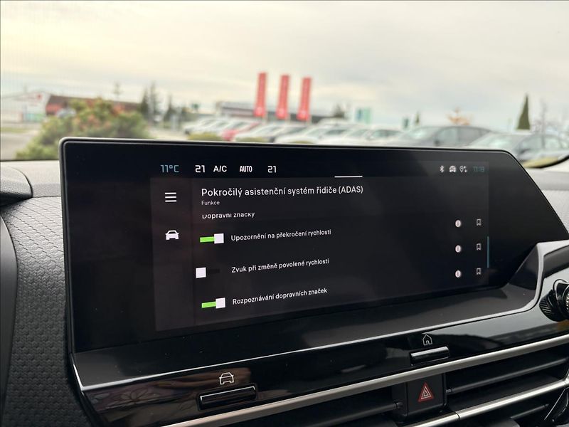 Citroën C4 1,2 MAX Petrol 130k Automatic - fotka 21 z 33