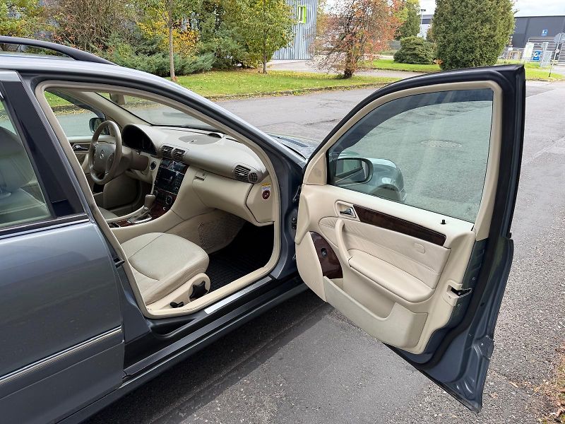 Mercedes-Benz Třídy C 320 3,0 CDi Elegance  - fotka 17 z 23