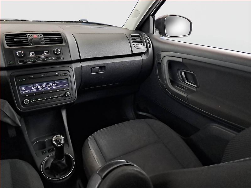 Škoda Fabia (2011) 1.2 TSI, Xenony, Tempomat - fotka 8 z 15