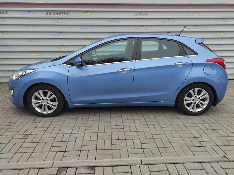 Hyundai i30 1.6 CRDI 94kw Trikolor - fotka 2 z 43