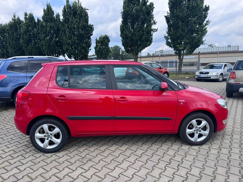 Škoda Fabia (2011) 1,2 TSI 63 KW KM STK - fotka 4 z 49
