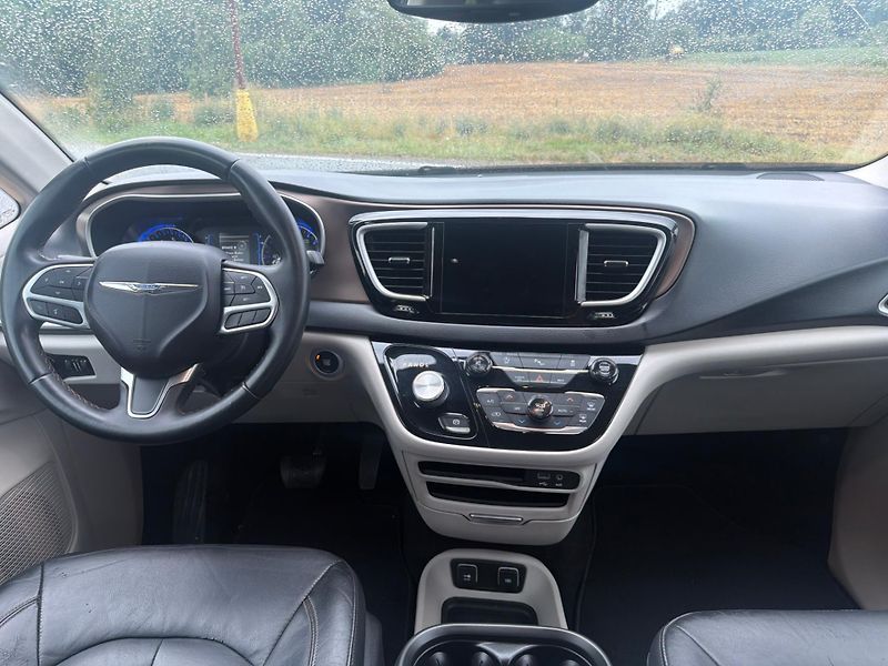 Chrysler Pacifica (2017) 3,6 Pentastar RU 8 míst 2017 - fotka 11 z 20
