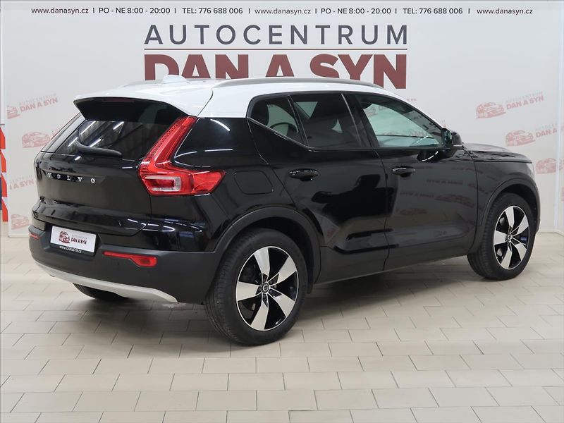 Volvo XC40 2,0 D4 AWD MOMENTUM CZ - fotka 4 z 39