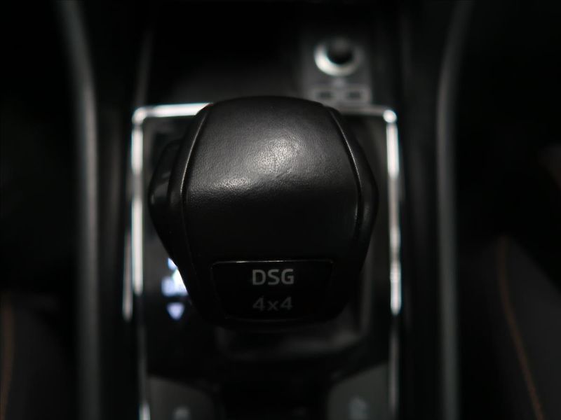 Škoda Karoq 2,0 TDI Scout 4x4 1.majitel - fotka 28 z 41