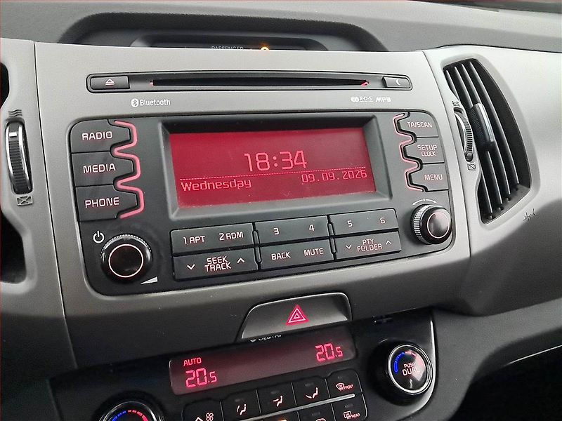 Kia Sportage (2015) 2.0 CRDi, 4X4, Xenony - fotka 12 z 19