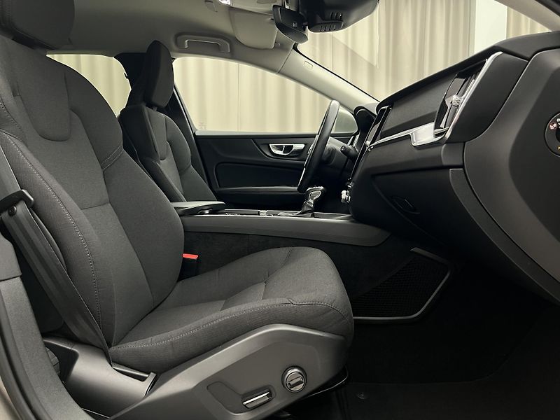 Volvo V60 D3 MOMENTUM PRO AUT - fotka 19 z 41
