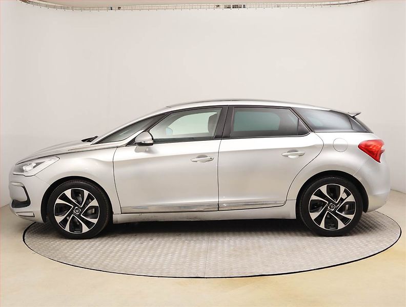 Citroën DS5 (2014) 2.0 HDi, Navi, Xenony - fotka 3 z 17