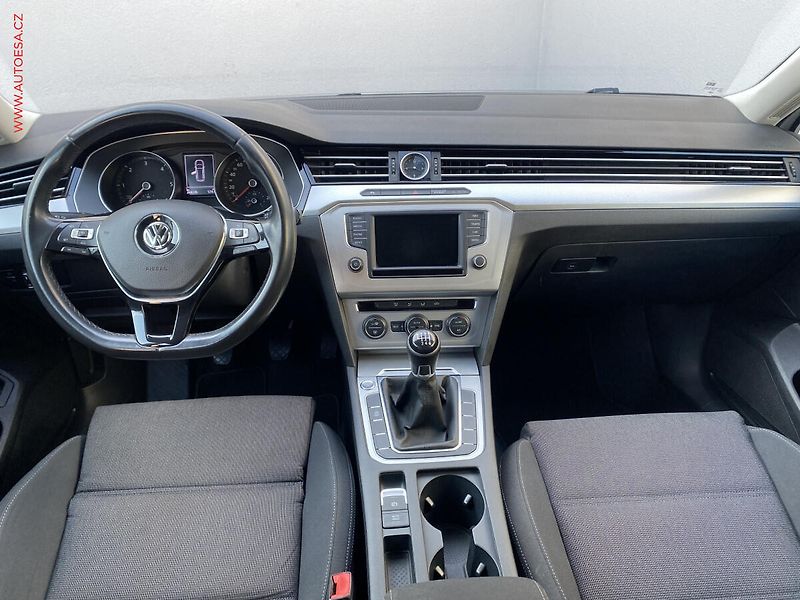 Volkswagen Passat (2016) 2.0TDi, Comfortline, LED - fotka 8 z 19