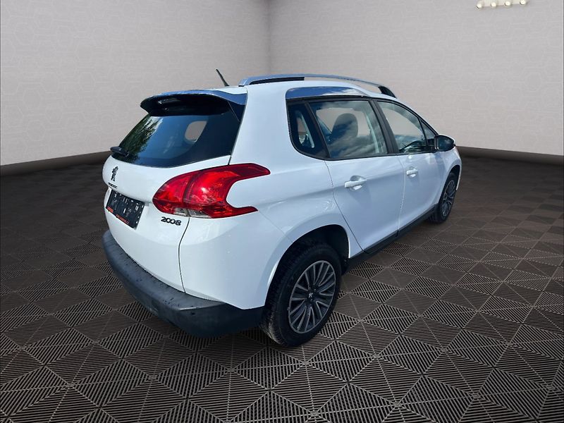 Peugeot 2008 (2014) 1.2T 60kw - fotka 7 z 22