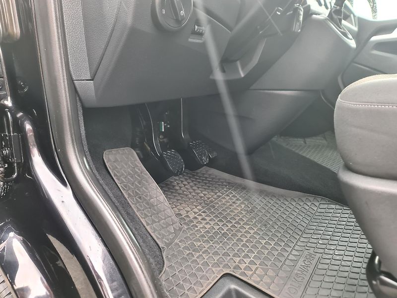 Volkswagen Transporter (2016)  CARAVELLE T6 2.0 TDi OLOMOUC - fotka 36 z 86