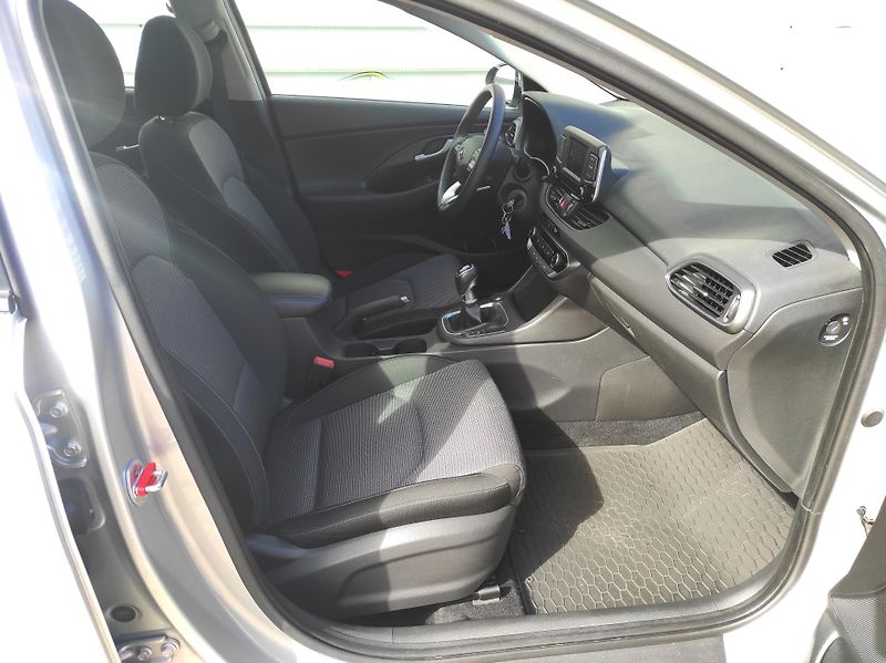 Hyundai i30 1,4DOHC 16V,73kW,Top KM - fotka 6 z 37