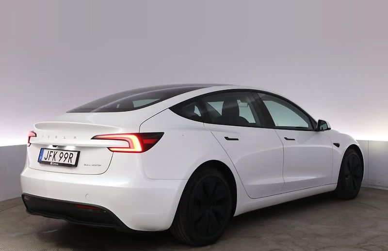 Tesla Model 3 LR AWD SoH 92% Autopilot Pano. - fotka 4 z 23