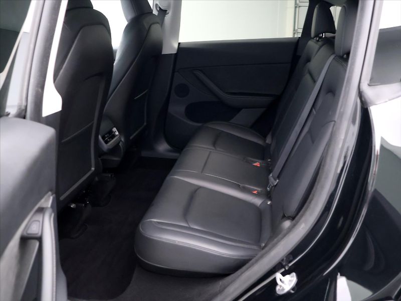 Tesla Model Y LR AWD sOH 92% 1.Maj DPH - fotka 14 z 32