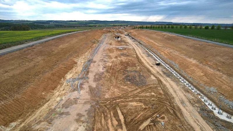 Snímky z výstavby dálnice D35 Džbánov - Litomyšl, duben 2025