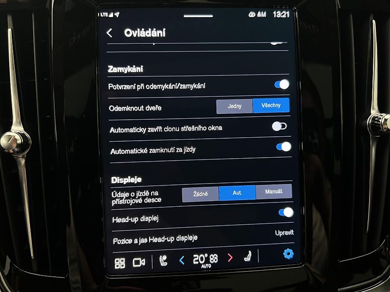 Volvo V90 CC B5 AWD ULTIMATE BRIGHT AUT - fotka 43 z 48