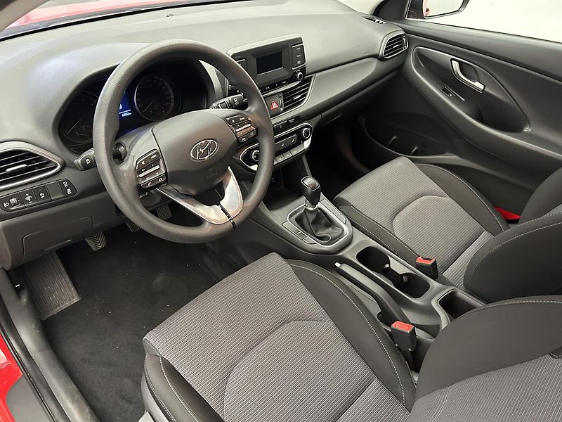 Hyundai i30 1.5 GDi Start Plus kombi - fotka 6 z 21