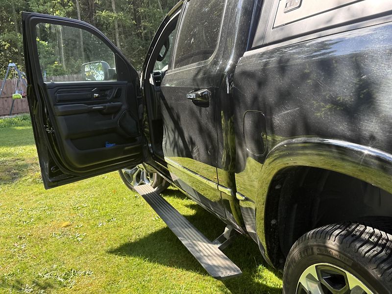 Dodge RAM (2023) 1500 Limited 5.7 HEMI LPG DPH - fotka 12 z 15