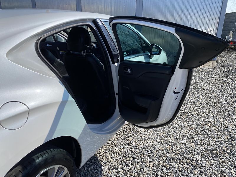 Citroën DS4 1.6i 16V 120PS EXCLUSIVE TOP!! - fotka 118 z 160