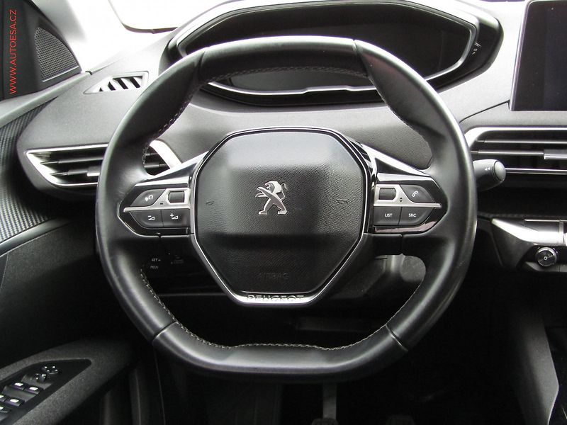 Peugeot 5008 (2018) 1.6 HDi, 1.maj,ČR, Active - fotka 16 z 22