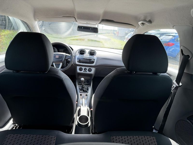 Seat Ibiza 1.4i REZERVACE - fotka 11 z 22